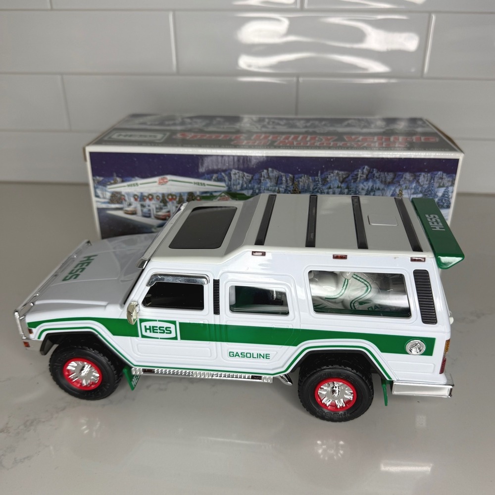 2004 Hess 40th Anniversary Sport Utility Vehicle and Motorcycles NIB w/ Bag